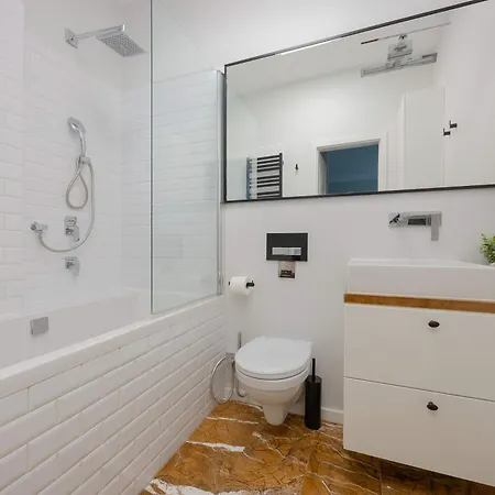 アパート Air Conditioned In Center With Desk And Bathtub By Renters