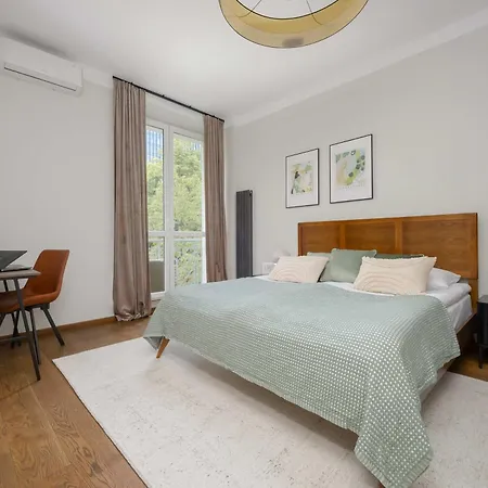 דירה Air Conditioned In Center With Desk And Bathtub By Renters