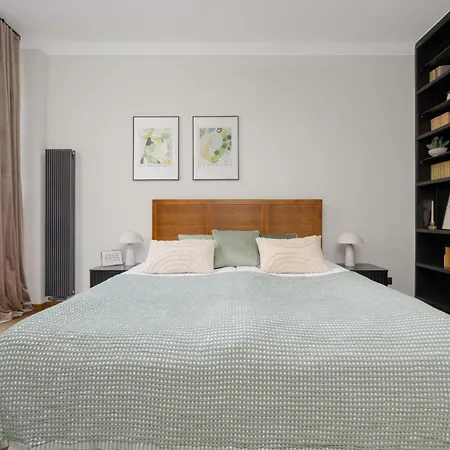 דירה Air Conditioned In Center With Desk And Bathtub By Renters