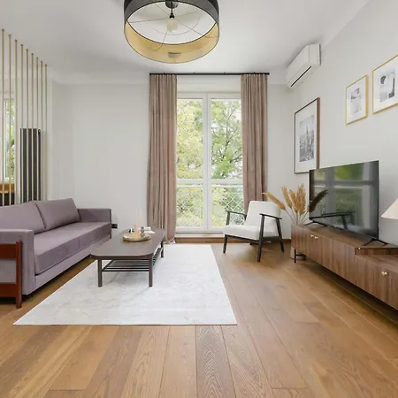 Apartament Air Conditioned In Center With Desk And Bathtub By Renters