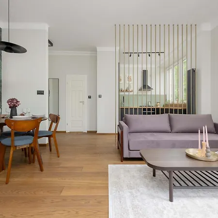 Air Conditioned In Center With Desk And Bathtub By Renters Apartament Warszawa
