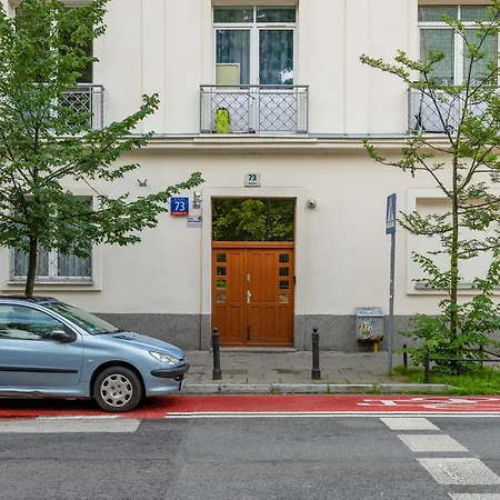Air Conditioned In Center With Desk And Bathtub By Renters Apartament *